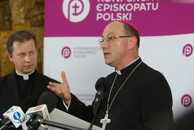 Obispos de Polonia prometen mayor sensibilidad para atender víctimas de abuso