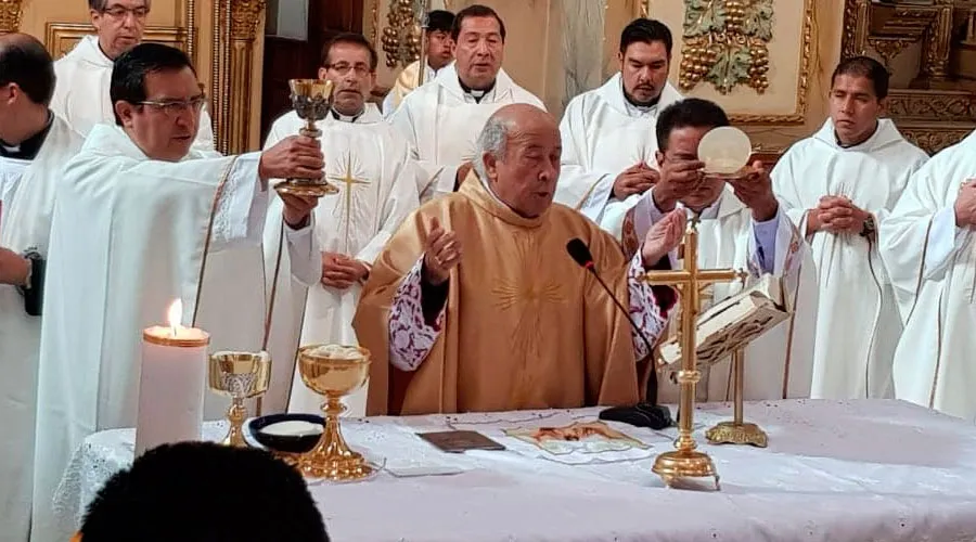 Mons. Fausto Gaibor, Obispo de Tulcán (al centro). Crédito: Facebook Diócesis de Tulcán