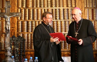 El Arzobispo Mayor de la Iglesia Greco Catu00f3lica Ucraniana, Su Beatitud Sviatoslav Shevchuk junto al Arzobispo Stanisu0142aw Gu0105decki, presidente de la Conferencia Episcopal Polaca. | Cru00e9dito: episkopat.pl. 