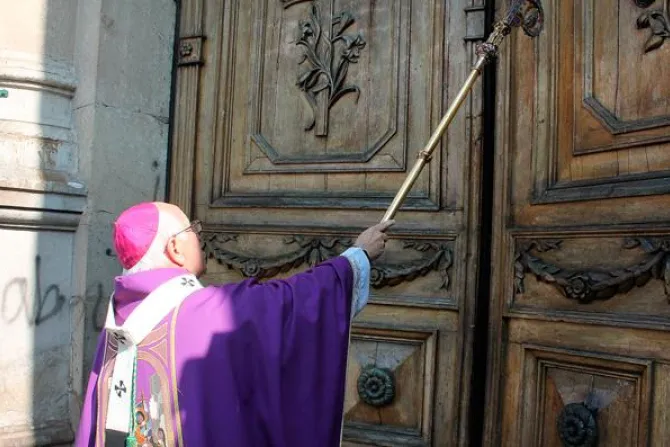 Obispos y fieles abarrotan Catedral de Santiago en Misa de desagravio