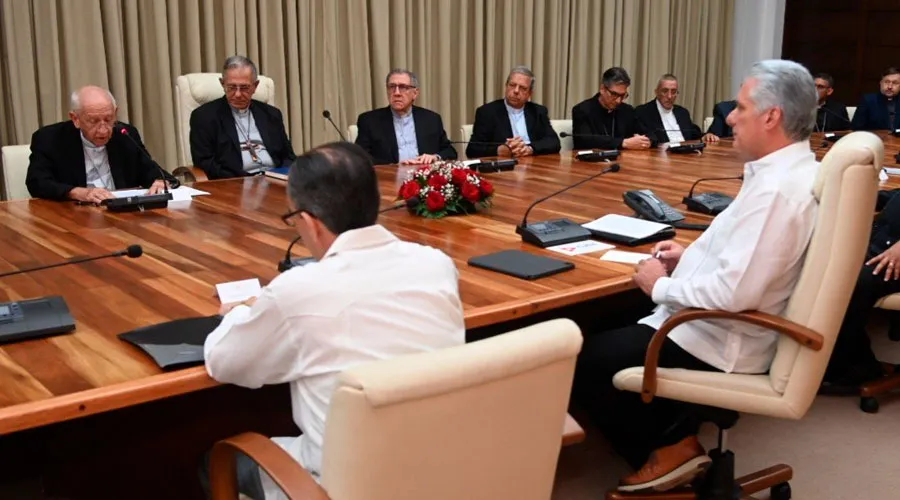 Los obispos de Cuba reunidos con el presidente Miguel Díaz-Canel. Crédito: Estudios Revolución (Presidencia.gob.cu)?w=200&h=150