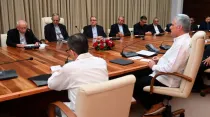 Los obispos de Cuba reunidos con el presidente Miguel Díaz-Canel. Crédito: Estudios Revolución (Presidencia.gob.cu)