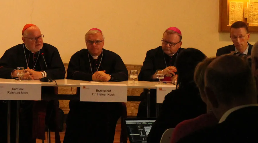 Obispos de Alemania en rueda de prensa. Crédito: Bohumil Petrik / ACI Prensa