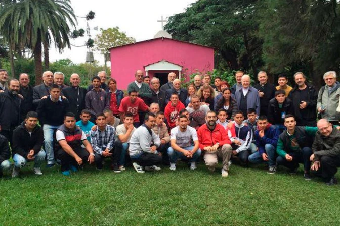 Obispos siguen ejemplo de misericordia del Papa Francisco en Argentina