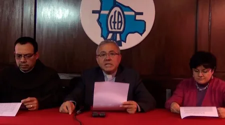 Iglesia en Bolivia rechaza represión policial contra jóvenes refugiados en un convento [VIDEO]