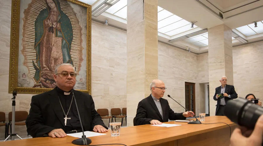 Conferencia de prensa de los obispos de Chile este viernes 18 de mayo en Roma. Foto: Daniel Ibáñez / ACI Prensa