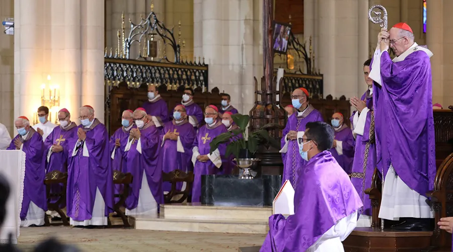Obispos de España celebran Misa por víctimas de COVID-19: “Dios no abandona a sus hijos”