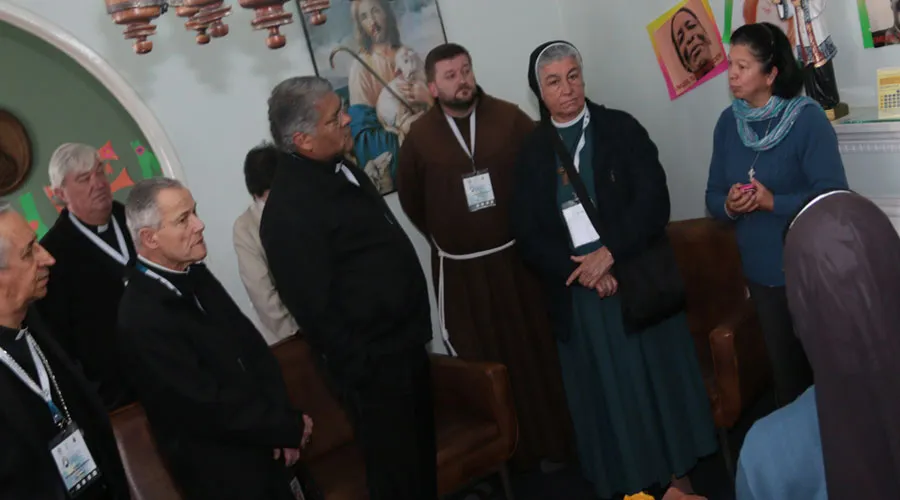 Obispos y religiosos visitan la Fundación Buen Pastor / Foto: Eduardo Berdejo (ACI Prensa)?w=200&h=150