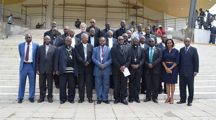 Foto : Los Obispos y el Comite Organizador de la visita del Papa Francisco a Kenia / Crédito : Facebook - Catholic Mirror Kenya?w=200&h=150