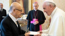 Nuevo embajador de Chile ante la Santa Sede, Octavio Erru00e1zuriz Guilisasti, presenta sus credenciales ante el Papa Francisco. Foto: Vatican Media / ACI Prensa.