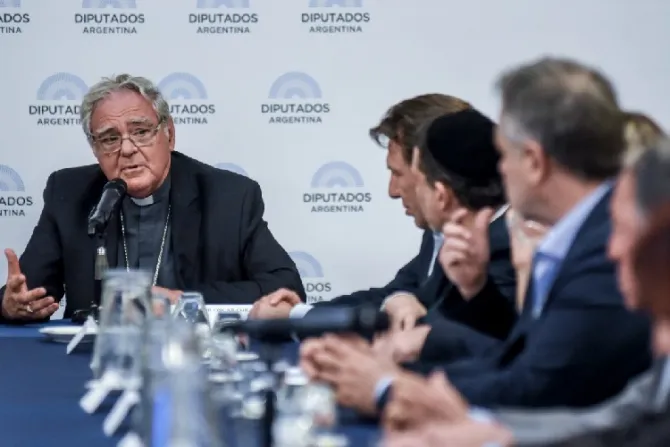 Presidente del Episcopado llama a enfrentar “con hechos” la crisis en Argentina
