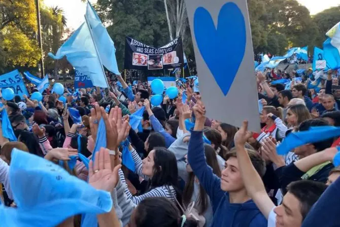 Convocan marcha frente al congreso de Argentina en rechazo al aborto