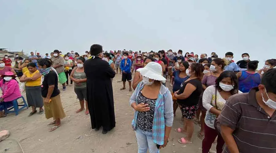 Coronavirus en Perú: Sacerdote lleva alimentos a desempleados por aislamiento [FOTOS]