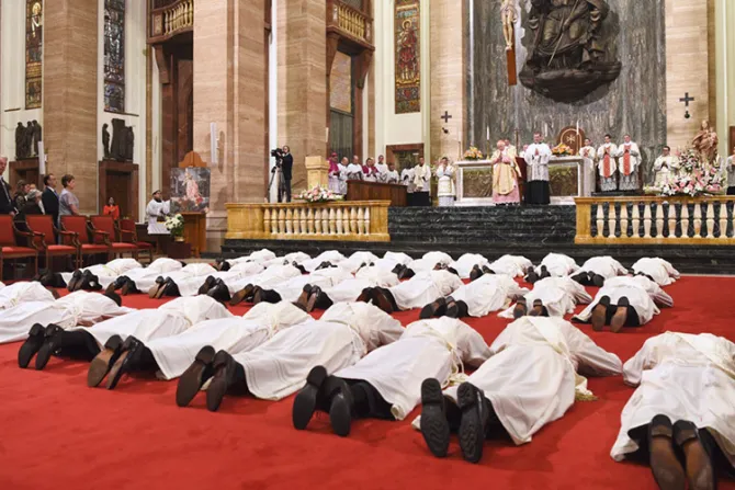 Ordenan 34 sacerdotes del Opus Dei en Roma