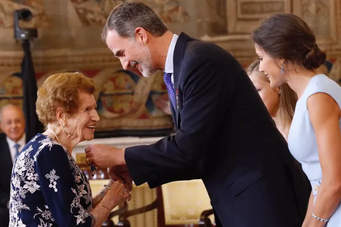 Voluntaria de 107 años y misionera en Haití entre los galardonados por el rey de España 