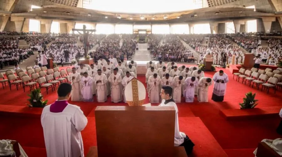 El Cardenal José Francisco Robles Ortega preside la Misa de ordenación de 37 nuevos sacerdotes este 5 de junio en Guadalajara. Crédito: ArquiMedios.?w=200&h=150