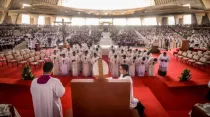 El Cardenal José Francisco Robles Ortega preside la Misa de ordenación de 37 nuevos sacerdotes este 5 de junio en Guadalajara. Crédito: ArquiMedios.