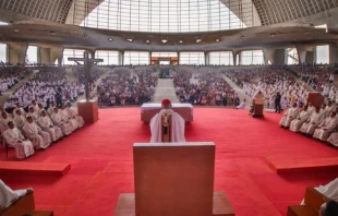 El Cardenal Josu00e9 Francisco Robles Ortega  preside la Misa de ordenaciu00f3n de 33 nuevos sacerdotes este 4 de junio en Guadalajara. Cru00e9dito: ArquiMedios. 