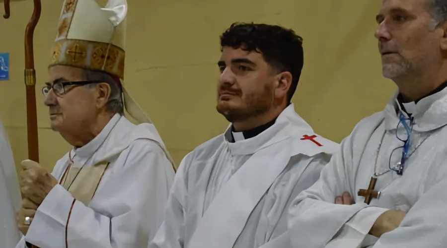 Estuvo en coma 50 días por el covid y lo acaban de ordenar sacerdote en Argentina