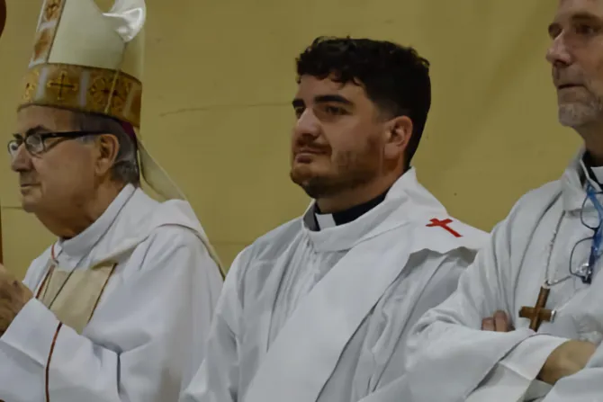 Estuvo en coma 50 días por el covid y lo acaban de ordenar sacerdote en Argentina