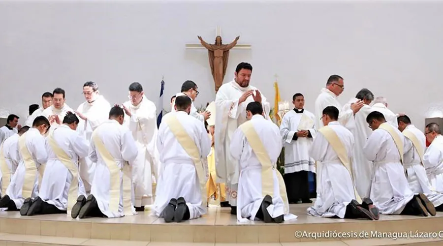 Foto durante la ordenación. Crédito: Facebook de la Arquidiócesis de Managua?w=200&h=150