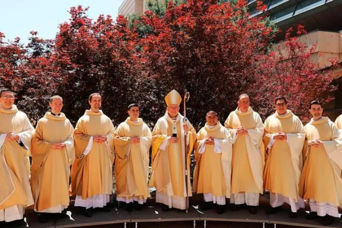 Migrante, ex agnóstico y músico son ordenados sacerdotes en Estados Unidos