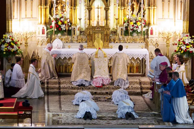 Notable incremento de sacerdotes católicos en Estados Unidos en 2015