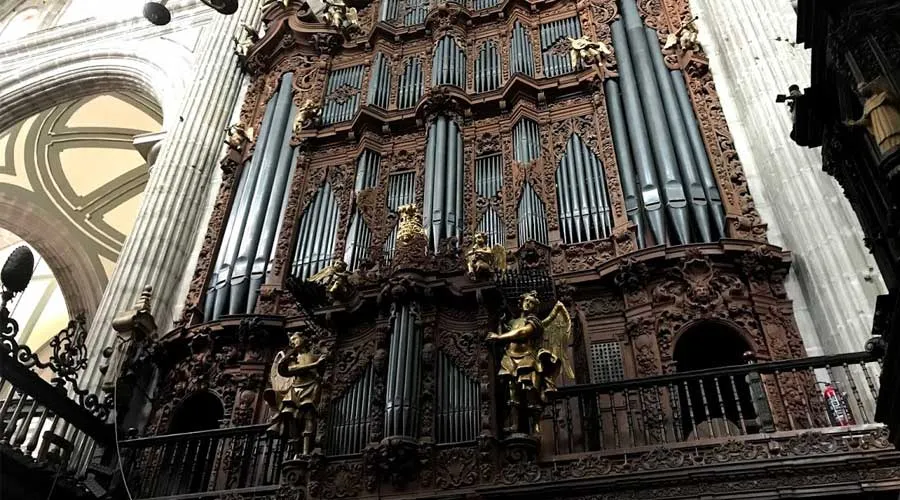 Uno de los dos órganos monumentales de la Catedral Metropolitana de México. Crédito: David Ramos / ACI Prensa.