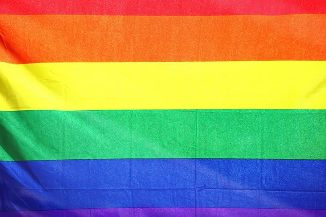 La advertencia de este Obispo sobre el mes del orgullo gay se hace viral