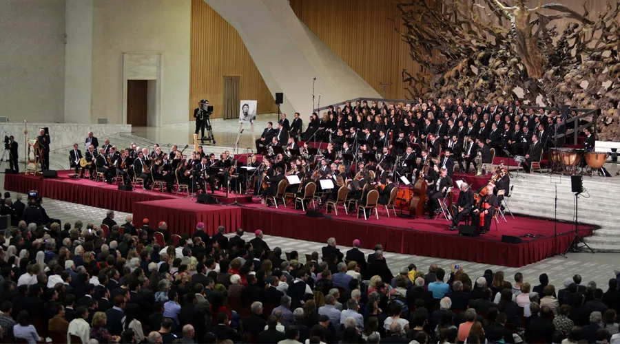 La orquesta del Camino interpreta "El Sufrimiento de los inocentes". Foto: Daniel Ibáñez / ACI Prensa
