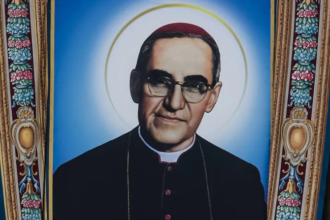Esta es la vida de Mons. Oscar Romero, el mártir que murió celebrando la Eucaristía