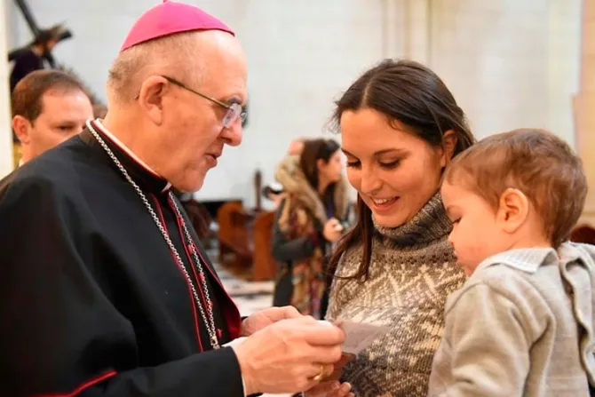Arzobispo de Madrid pide ayuda económica para familias en riesgo de desahucio