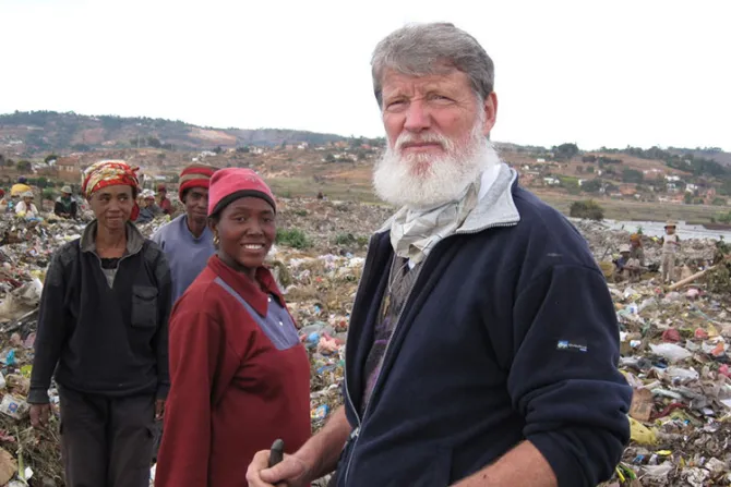 Nominan al Premio Nobel de la Paz a sacerdote misionero en África