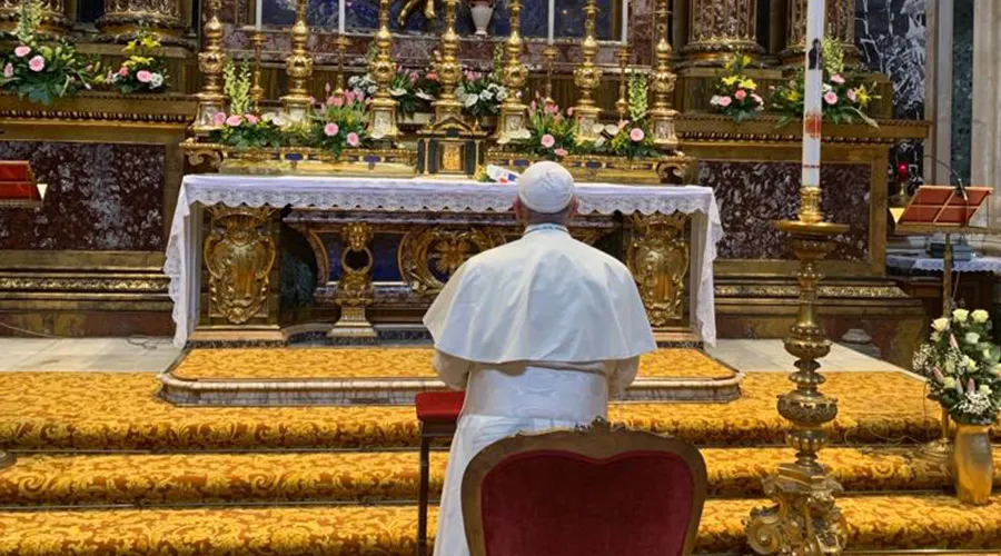 El Papa llega a Roma y deja regalo de Panamá a la Virgen