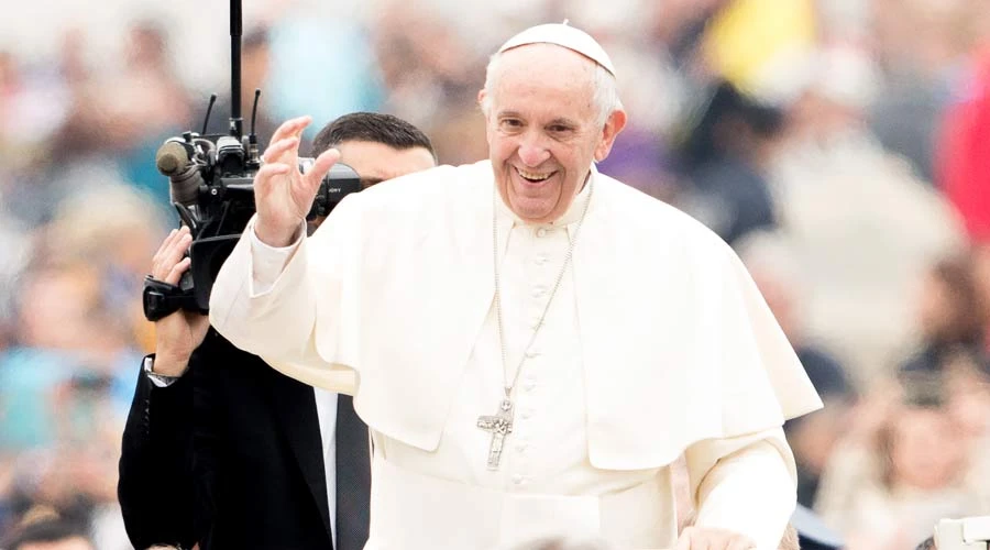 El Papa Francisco en la Plaza de San Pedro. Foto: Daniel Ibáñez / ACI Prensa