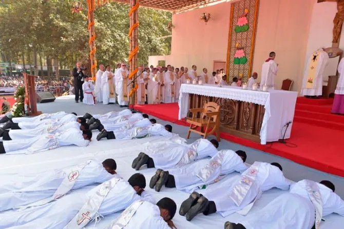 TEXTO: Homilía del Papa Francisco en Misa de ordenación de 16 sacerdotes en Bangladesh