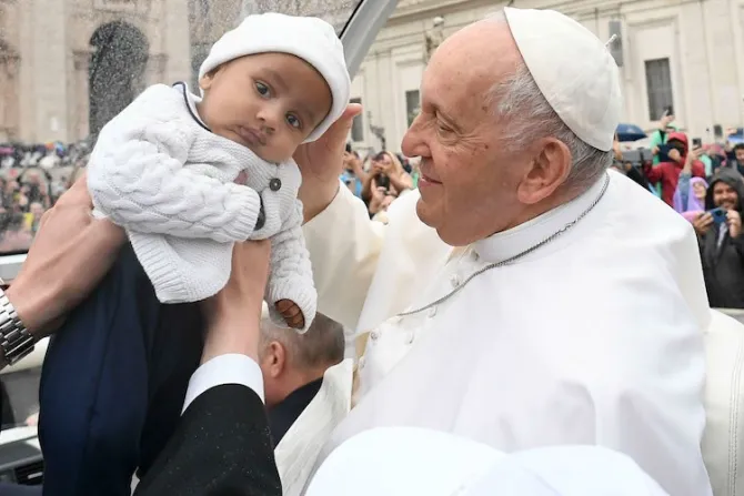 El Papa pide promover políticas que acojan la vida en el Día Internacional de las Familias