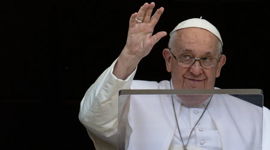 El Papa Francisco en el Regina Coeli de este 7 de mayo. Crédito: Vatican Media?w=200&h=150