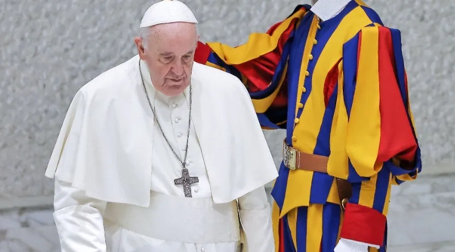 El Papa Francisco recibe al primer ministro de Ucrania antes de viajar a Hungría 