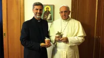 P. Alexandre Awi Mello con el Papa Francisco. Foto: Shonstatt