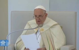 El Papa Francisco, durante su alocuciu00f3n previa al rezo del u00c1ngelus en Lisboa. Cru00e9dito: Vatican Media 