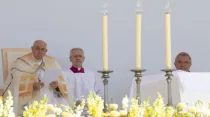 El Papa Francisco durante la Misa celebrada en Budapest el 30 de abril de 2023. Crédito: Daniel Ibáñez / ACI Prensa