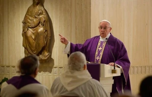 El Papa en la Misa en la Casa Santa Marta. Foto: L'Osservatore Romano 