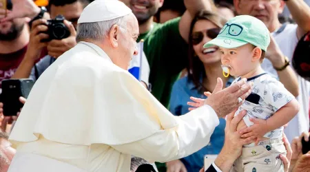 El Papa anima a favorecer la natalidad y mostrar que es la mejor inversión para un país 