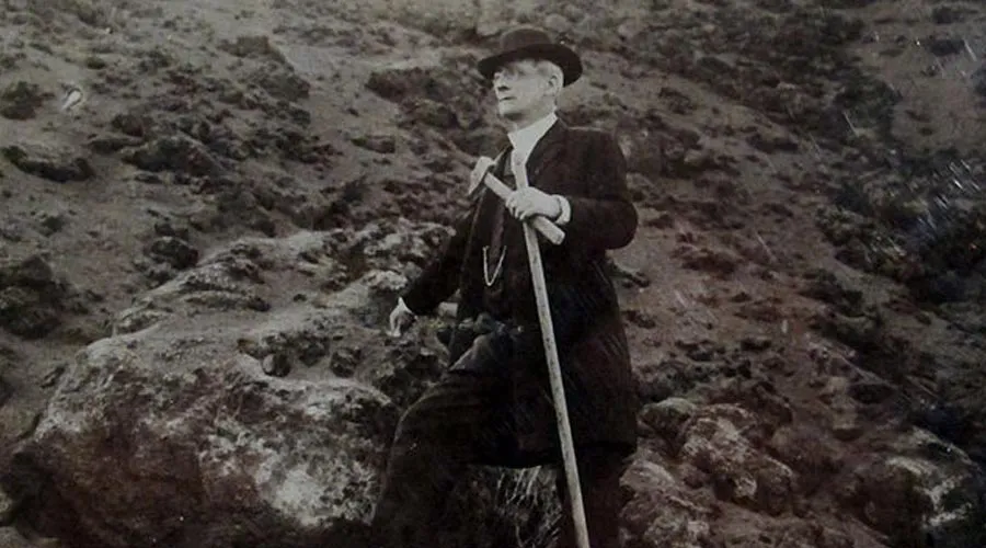 El P. Giuseppe Mercalli durante una expedición en el Vesubio / Foto: Wikipedia Sailko (CC-BY-SA-3.0)