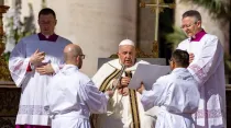 El Papa Francisco este Domingo de Pascua. Crédito: Pablo Esparza/ ACI Prensa