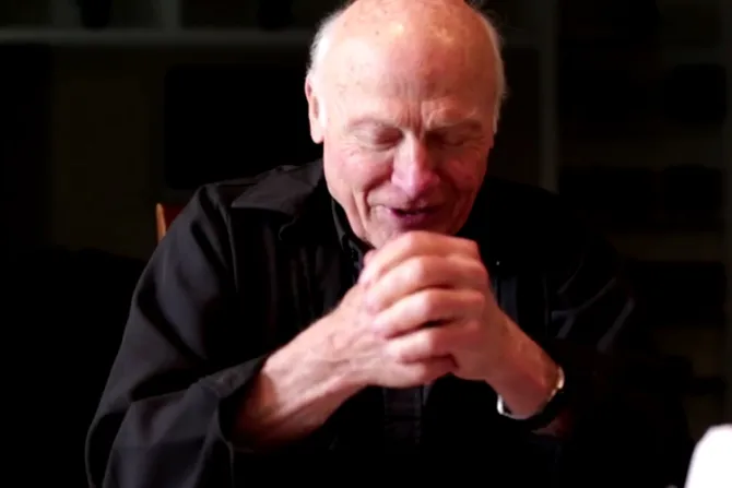 [VIDEO] ¿A qué edad debería jubilarse un sacerdote? Uno de 84 años contesta