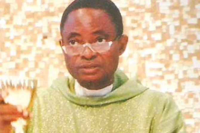 Hallan restos de sacerdote secuestrado en Nigeria