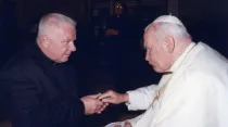 P. John Higgins conoce al Papa Juan Pablo II 