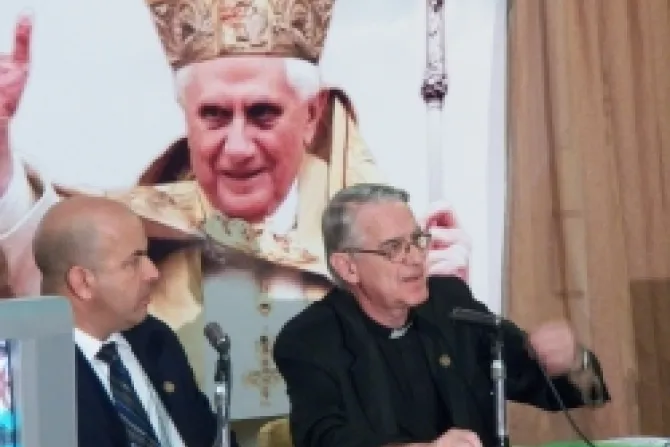 P. Lombardi: Escuchemos completos discursos del Papa